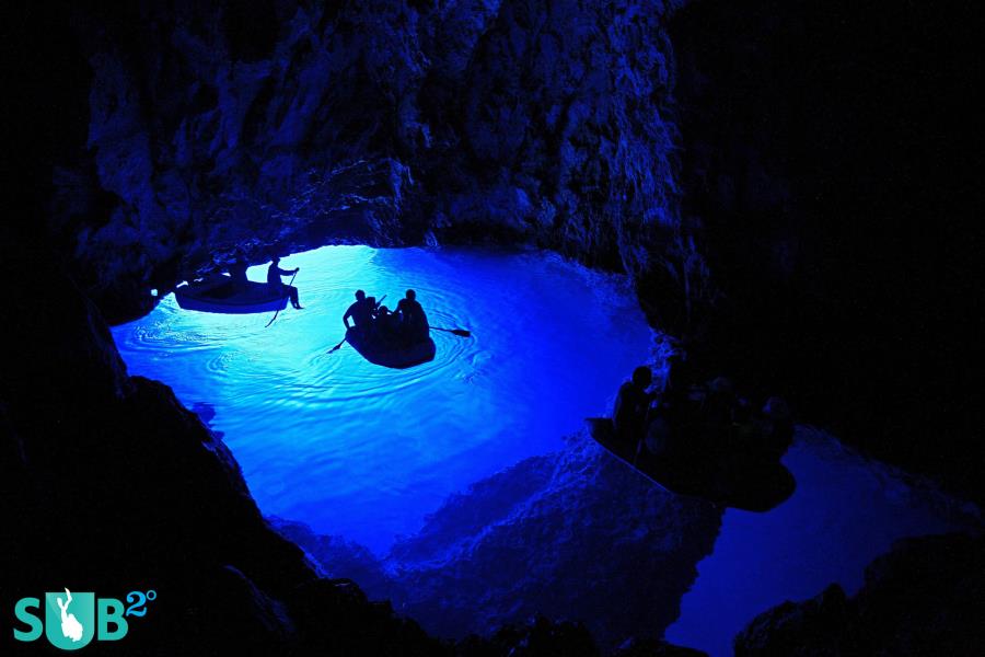蓝色的洞穴
